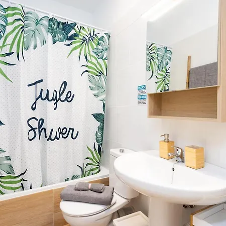 Home2book Relax White Wood Apartment, Pool 公寓