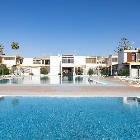 Home2book Relax White Wood Apartment, Pool 公寓