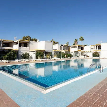 Home2book Relax White Wood Apartment, Pool アパート